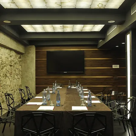 فندق Bagues, A Small Luxury Of The World 5*