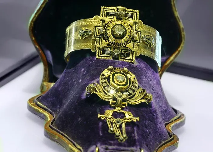 Bagues, A Small Luxury Of The World