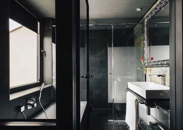 酒店 Bagues, A Small Luxury Of The World 5*