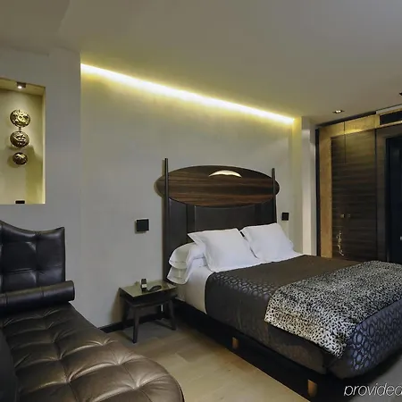 Bagues, A Small Luxury Of The World 5*